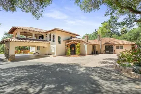 Private Estate with Hot Tub & Sauna | Sleeps 20 - Image 4