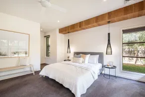 Luxury and Style on Pasadena with large spa - Image 3