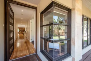 Luxury and Style on Pasadena with large spa - Image 5