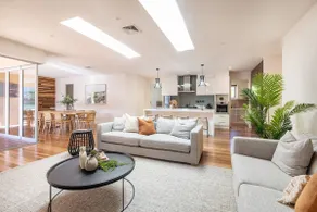 Luxury and Style on Pasadena with large spa - Image 2