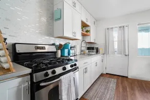 Walk to Beach |Arcades|2 King Beds|Kitchen|Parking - Image 4