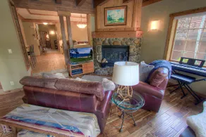 Third Creek Comfort 2 Bedroom Townhouse by RedAwning - Image 5