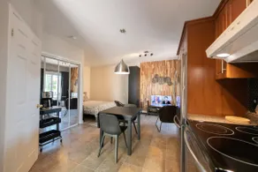 Victoria loft with balcony and free parking - Image 2