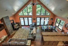 Year-Round Northwoods Lakehouse on Stanley Lake. Firepit. Sleeps 12. - Image 2