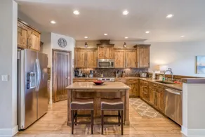 Deschutes Landing-Spacious-Riverview-Deck-BBQ - Image 2