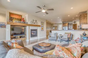 Deschutes Landing-Spacious-Riverview-Deck-BBQ - Image 3