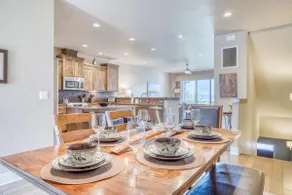 Deschutes Landing-Spacious-Riverview-Deck-BBQ - Image 5