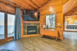 Lakefront Applegate Retreat w/ Private Beach! - Image 5