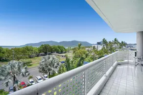 Cairns Ocean View Apartment - Image 2