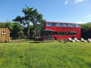 Double Decker Bus on an Alpaca Farm sleeps 8 - Image 4