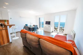 Exclusive apartment on the seafront - Image 4