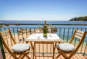 Exclusive apartment on the seafront - Image 2