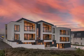 5 Bol-Y-Maer - a two bedroom apartment with communal swimming pool - Image 2