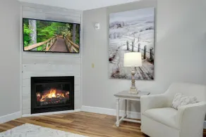 Romantic Getaway with Private Patio and Hot Tub on Main Street - Magnolia Suite - Image 5