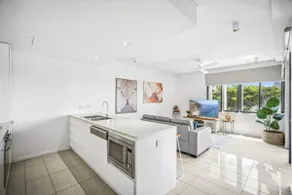 1 bedroom Waterfront Precinct home away from home - Image 3