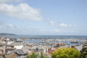A hidden gem, steps away from the harbour - Image 4