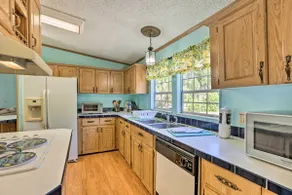 Steinhatchee Home w/ Boat Parking: 1 Mi to Marina - Image 2