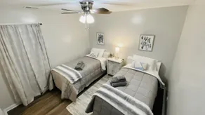 Modern & Cozy ~ 5* Location, Pets Welcome, Plenty - Image 4