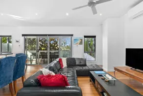 Sunset Days Family Holiday House 200m to Shops - Image 2