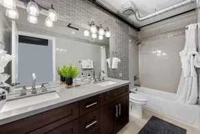 Suite 303: King Bed, Balcony, Heated Pool, Gym - Image 4
