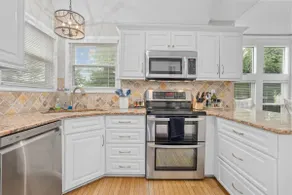 Spacious 5-Bed Home with Pool in Overland Par! 27 - Image 5