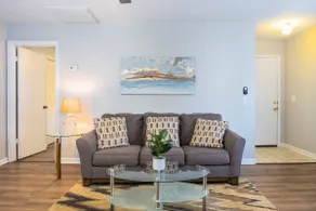 Spacious 2BR Ideal for Long-Term Business Stays - Image 4