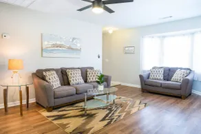 Spacious 2BR Ideal for Long-Term Business Stays - Image 3