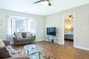 Spacious 2BR Ideal for Long-Term Business Stays - Image 5