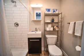 Hamilton Oasis|Luxe Beds and Fireside Autumn Stay - Image 4
