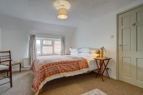 Dog-Friendly Cottage Near the Beach - Image 5