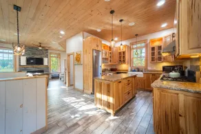 Luxury Home With Mountain View - Image 4