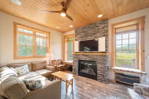 Luxury Home With Mountain View - Image 2