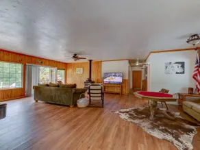 Rustic riverfront cabin near Florence - Image 3