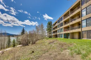 Vue sur les montagnes et le lac de barrage : un appartement confortable à Dillon ! - Image 2