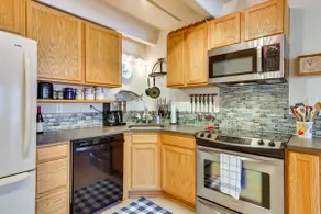 Vue sur les montagnes et le lac de barrage : un appartement confortable à Dillon ! - Image 5
