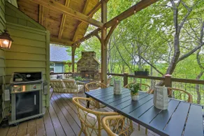 Mountain Retreat w/ 2 Fireplaces & 3 King Suites - Image 4