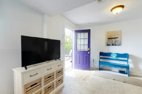 Downtown Coastal Condo: WiFi Deck & AC - Image 4