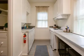 King Bed Studio | Downtown | Parking Included - Image 3