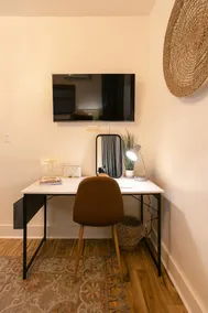 King Bed Studio | Downtown | Parking Included - Image 2