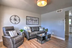 Modern 2-BR townhome w/ fast Wi-Fi - Image 1