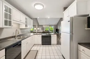 Pool View Oasis with Community Amenities - Image 5