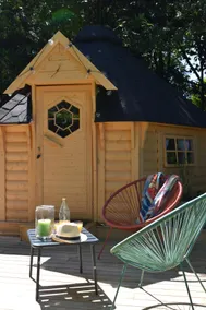 Treehouse in a wooded garden - Image 4