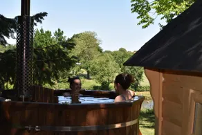 Treehouse in a wooded garden - Image 2
