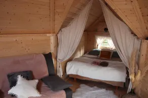 Treehouse in a wooded garden - Image 3