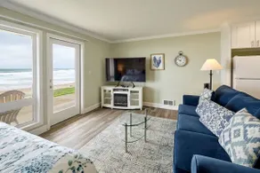 Beach Access-Ground floor studio-Oceanfront patio! - Image 4
