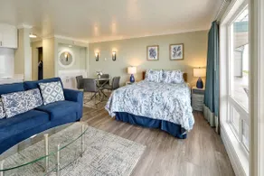 Beach Access-Ground floor studio-Oceanfront patio! - Image 3