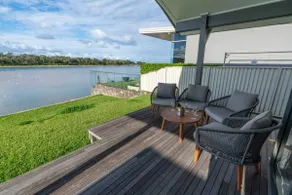 Absolute waterfront beach house - Image 3
