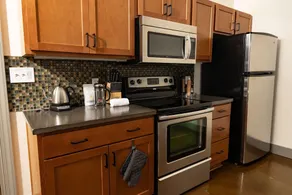 Trendy 1BR loft near it all - Image 3
