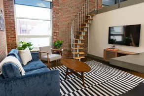 Trendy 1BR loft near it all - Image 2