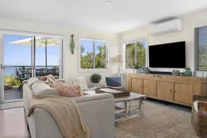 Rockys Beach House - Image 2